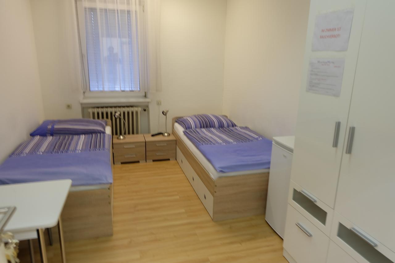 Montagehotel Bed & Steel Linz Exteriör bild