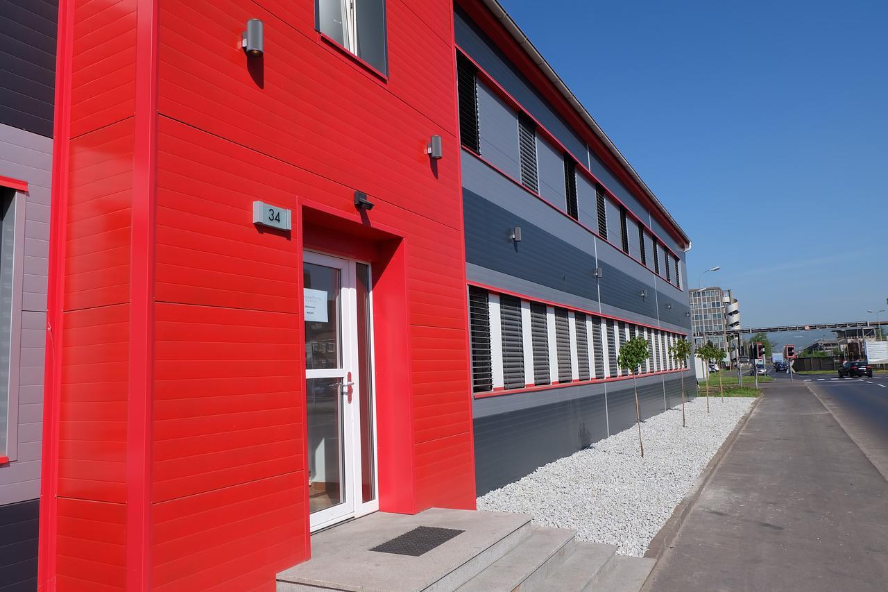 Montagehotel Bed & Steel Linz Exteriör bild